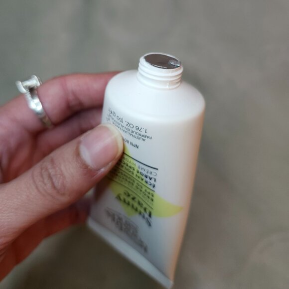 Bondi Sands Sunny Daze SPF50 Mineral Tinted Moisturizer 50ml - Picture 10 of 11